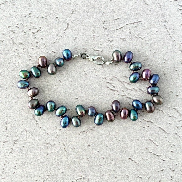 Knotted Peacock Freshwater Pearl Bracelet - Picture 5 of 6